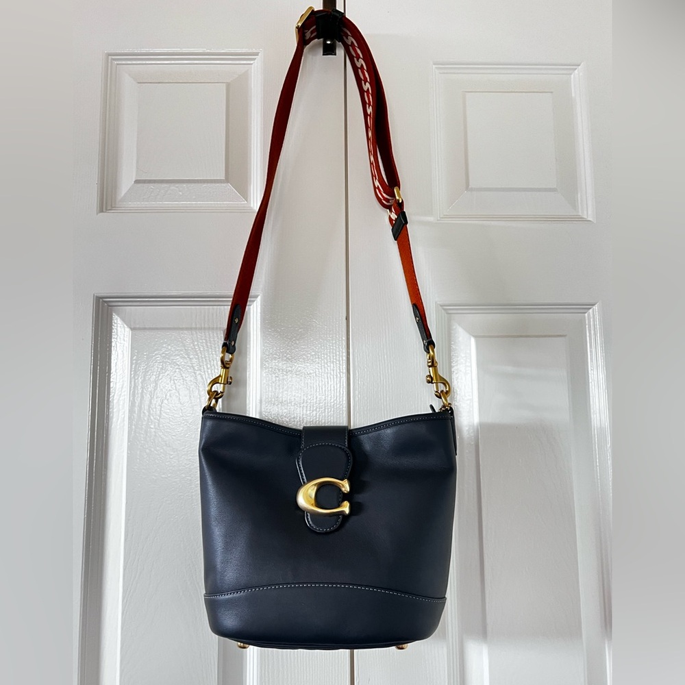 Coach Black Leather Bucket Shoulder Bag, Great Condition, Comes with Two Straps